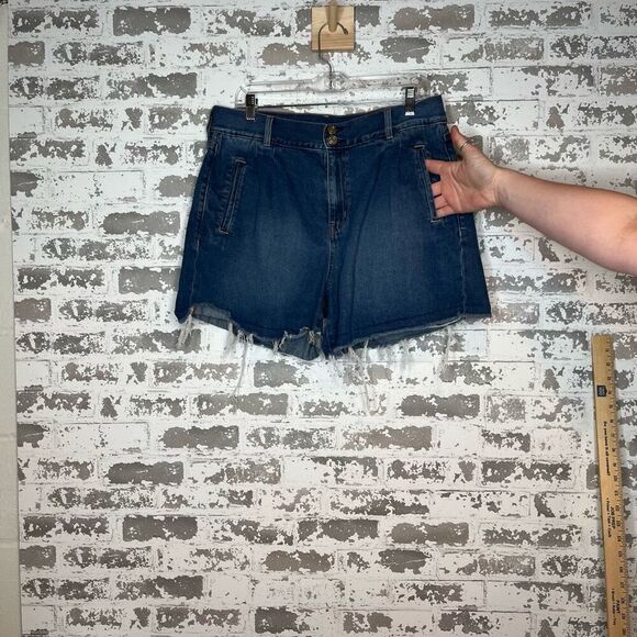 American Eagle | women denim mom shorts raw hem - Picture 8 of 12